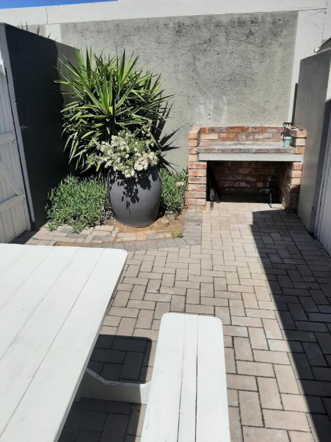Croeso Guest House Langebaan Extérieur photo