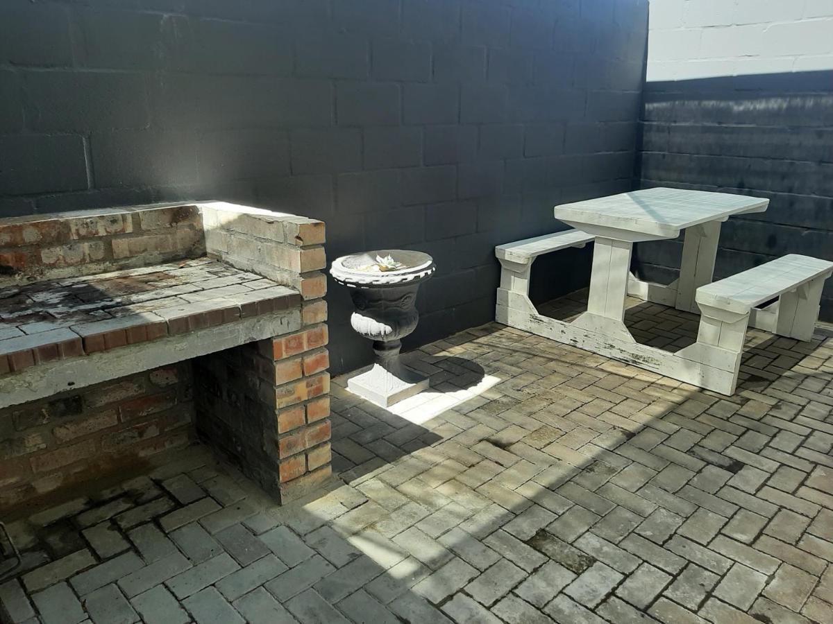 Croeso Guest House Langebaan Extérieur photo