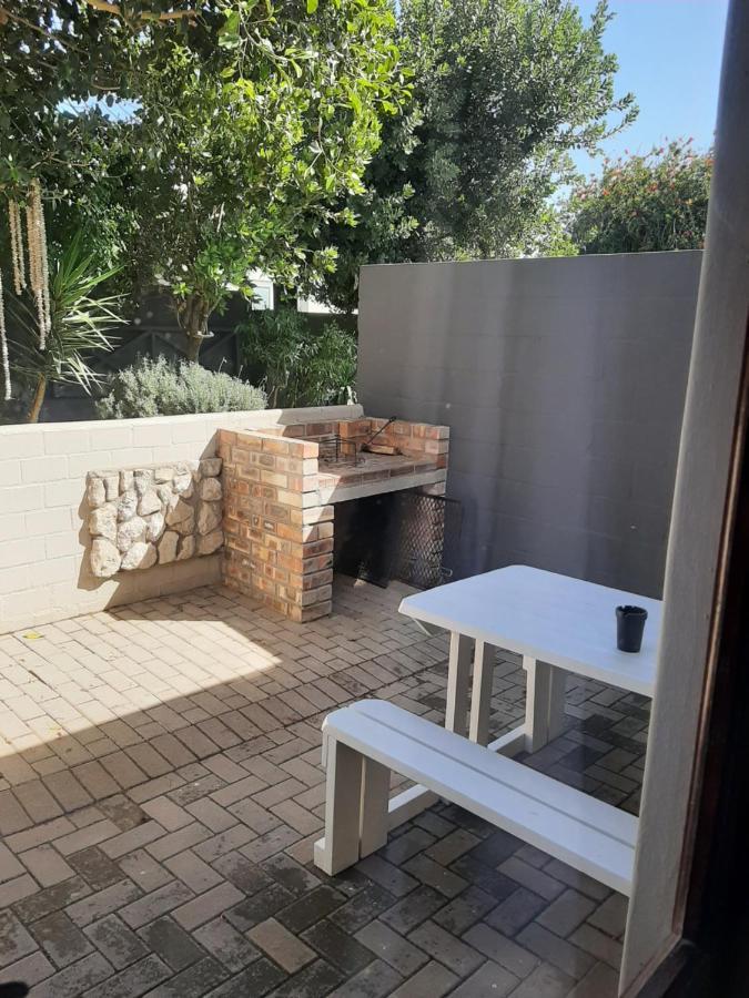 Croeso Guest House Langebaan Extérieur photo